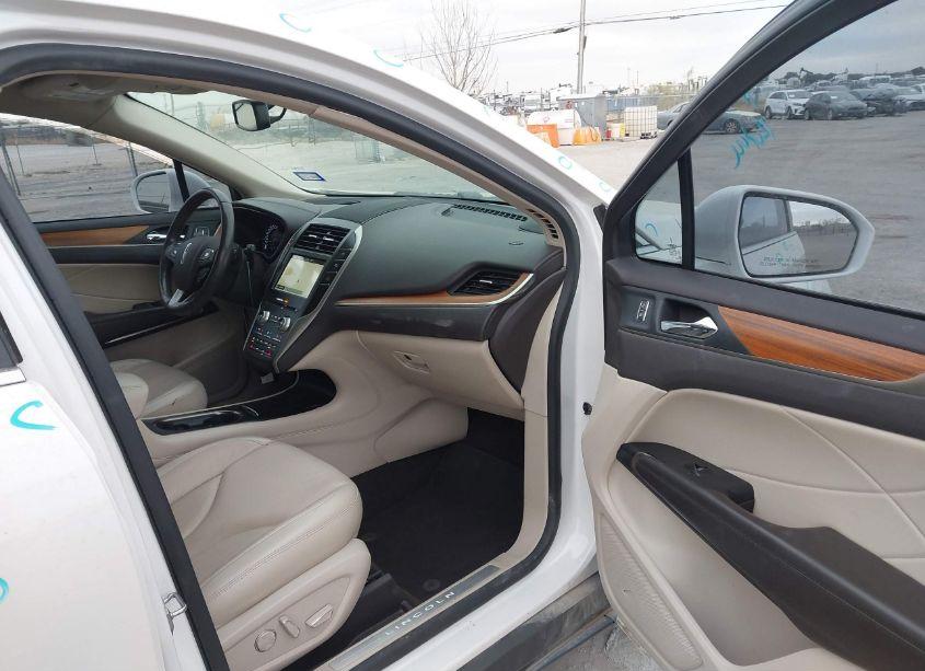 Photo 5 of 2019 Lincoln Mkc SELECT (VIN 5LMCJ2C93KUL09496)