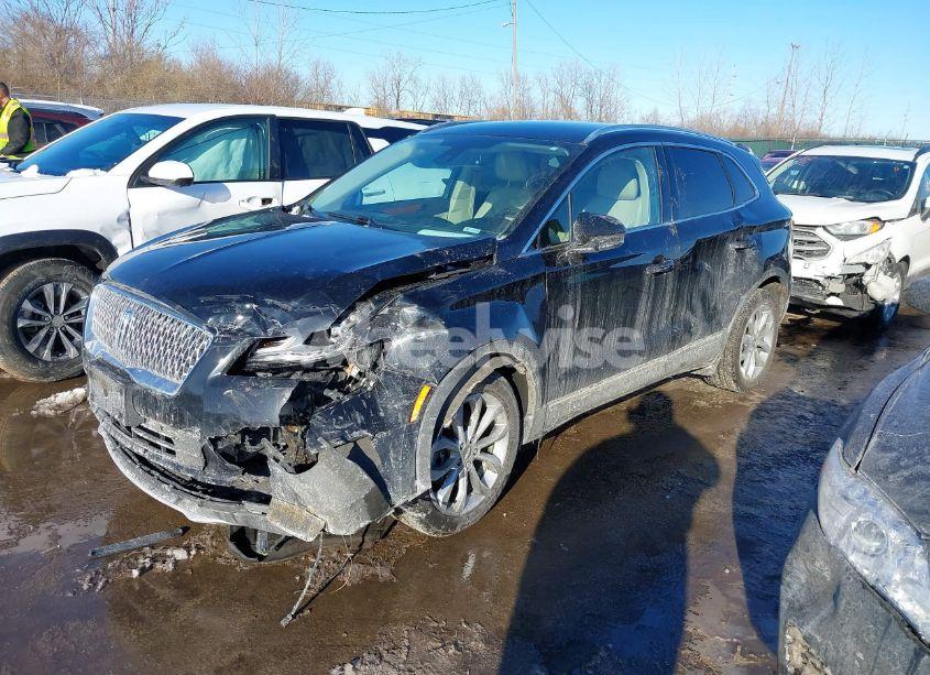 Photo 2 of 2019 Lincoln Mkc SELECT (VIN 5LMCJ2C99KUL17179)