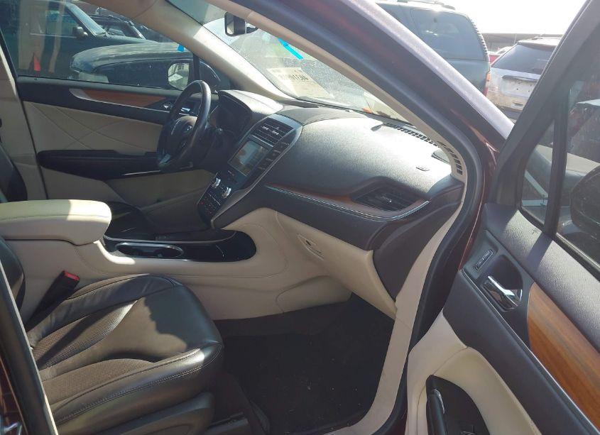 Photo 5 of 2019 Lincoln Mkc SELECT (VIN 5LMCJ2C9XKUL30507)