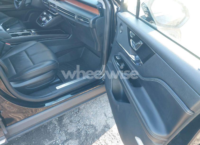 Photo 5 of 2021 Lincoln Corsair RESERVE (VIN 5LMCJ2D91MUL13662)