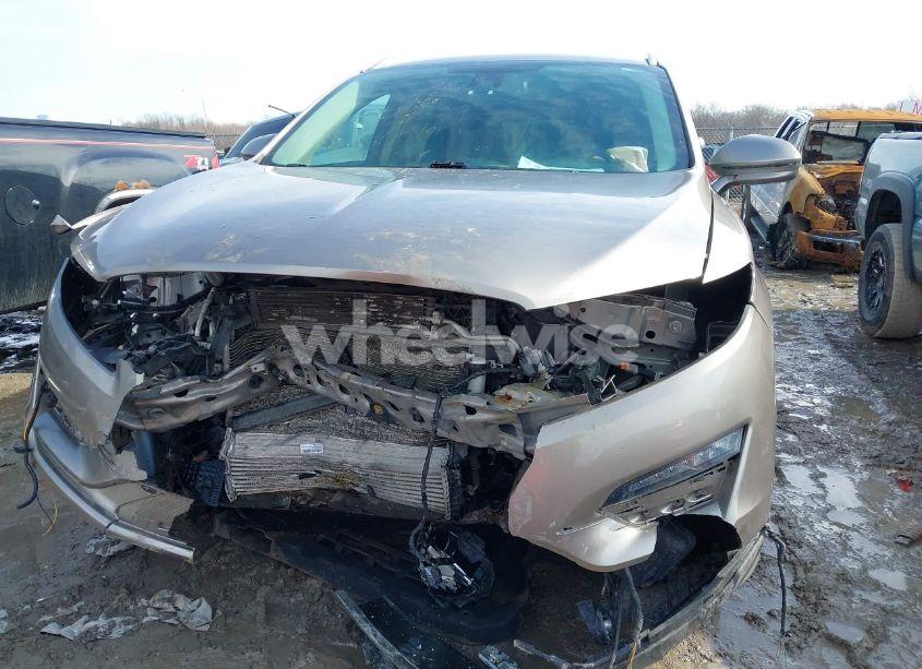 Photo 6 of 2019 Lincoln Mkc SELECT (VIN 5LMCJ2D92KUL12338)