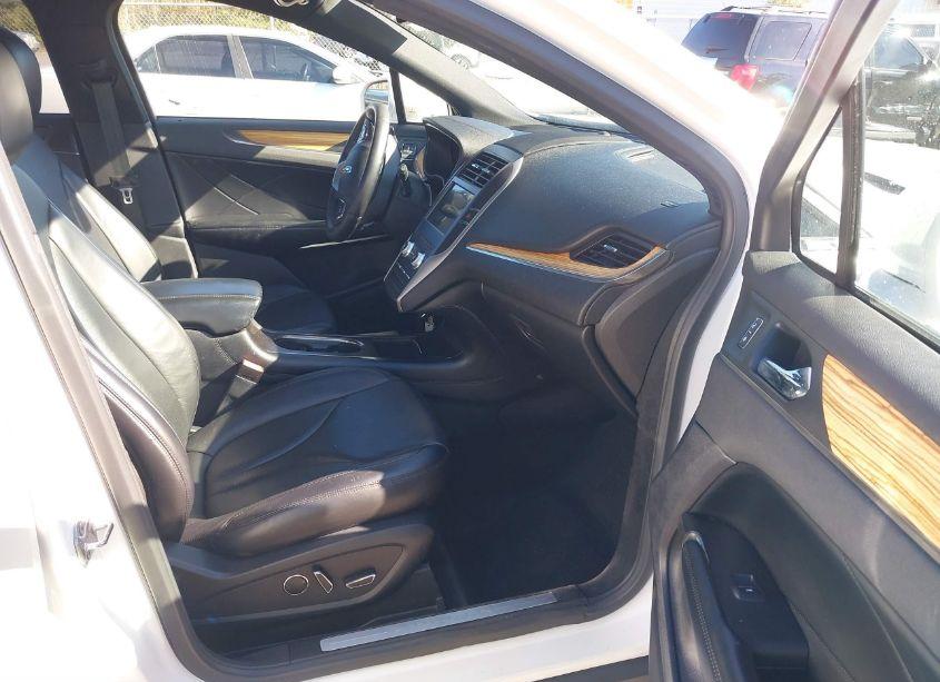 Photo 5 of 2016 Lincoln Mkc SELECT (VIN 5LMCJ2D93GUJ24077)