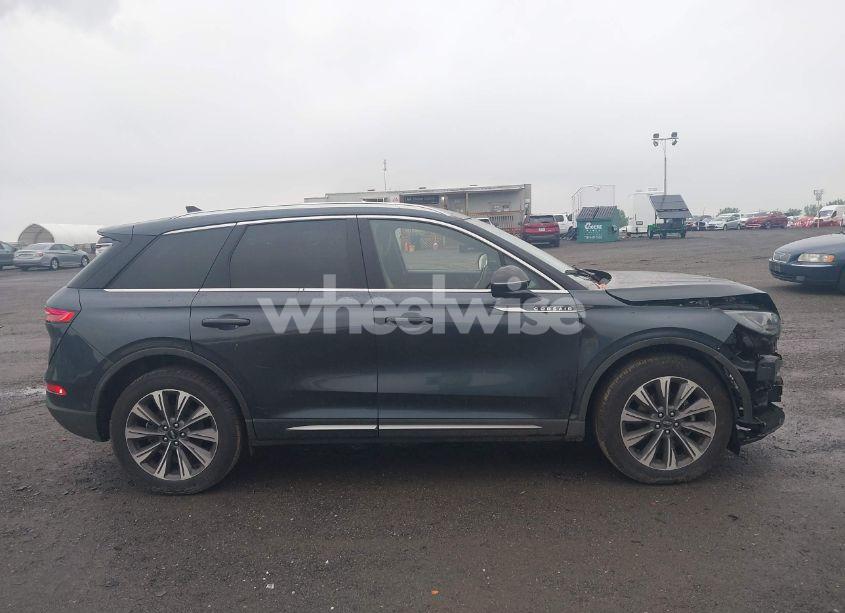 Photo 14 of 2022 Lincoln Corsair RESERVE (VIN 5LMCJ2D93NUL05127)