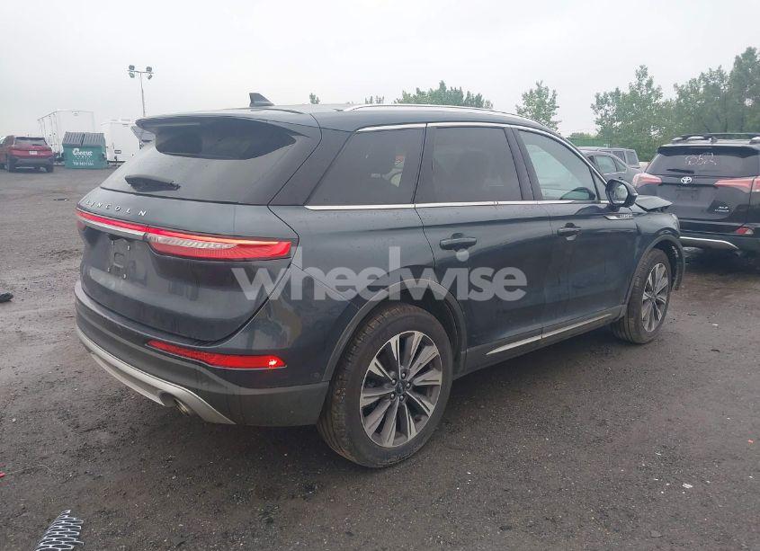 Photo 4 of 2022 Lincoln Corsair RESERVE (VIN 5LMCJ2D93NUL05127)