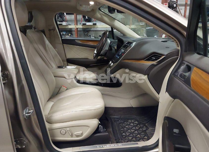 Photo 5 of 2018 Lincoln Mkc SELECT (VIN 5LMCJ2D95JUL03454)