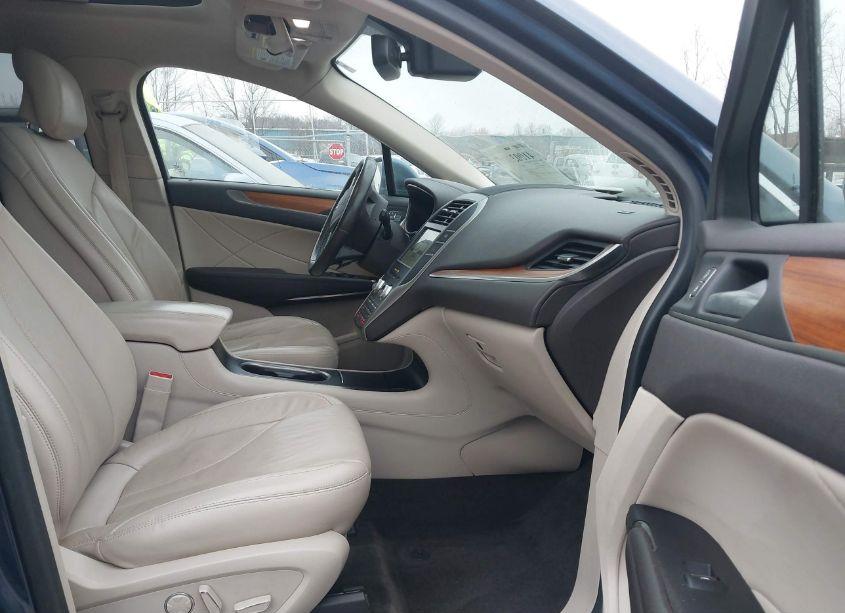 Photo 5 of 2018 Lincoln Mkc SELECT (VIN 5LMCJ2D95JUL12526)