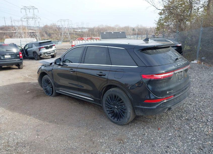 Photo 3 of 2021 Lincoln Corsair RESERVE (VIN 5LMCJ2D98MUL00942)