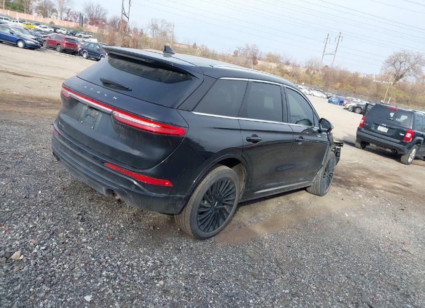 Photo 4 of 2021 Lincoln Corsair RESERVE (VIN 5LMCJ2D98MUL00942)