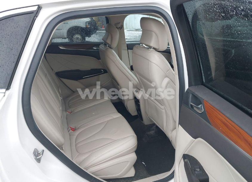 Photo 8 of 2019 Lincoln Mkc SELECT (VIN 5LMCJ2D9XKUL29615)