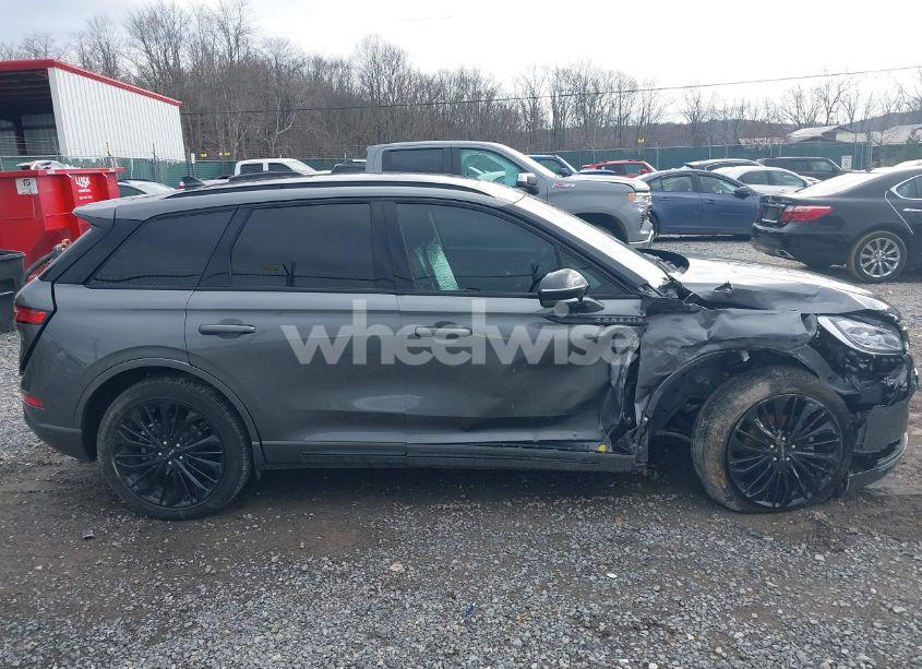 Photo 13 of 2024 Lincoln Corsair RESERVE (VIN 5LMCJ2DA3RUL01059)