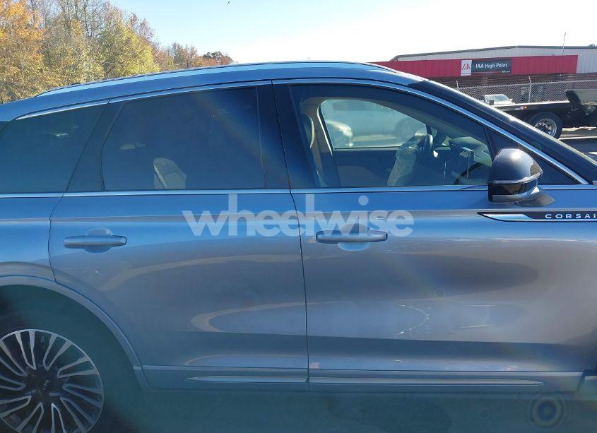 Photo 13 of 2022 Lincoln Corsair RESERVE (VIN 5LMCJ2DH3NUL00033)