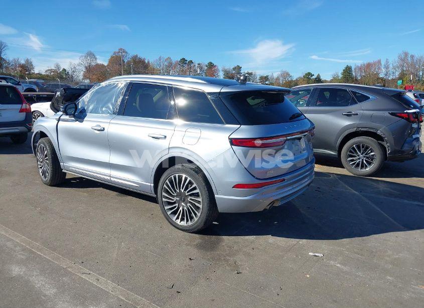 Photo 3 of 2022 Lincoln Corsair RESERVE (VIN 5LMCJ2DH3NUL00033)