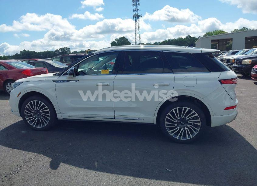 Photo 14 of 2022 Lincoln Corsair RESERVE (VIN 5LMCJ2DH7NUL08720)