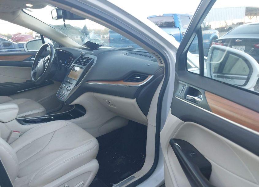 Photo 5 of 2016 Lincoln Mkc RESERVE (VIN 5LMCJ3C90GUJ21113)