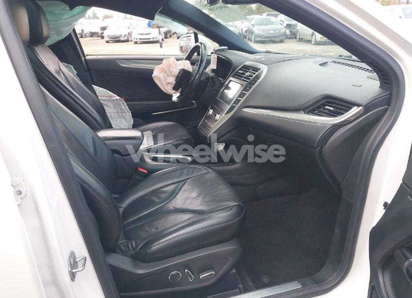 Photo 5 of 2019 Lincoln Mkc RESERVE (VIN 5LMCJ3C90KUL25810)