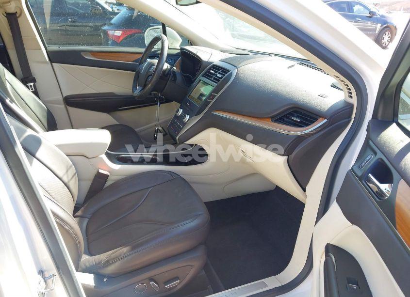 Photo 5 of 2016 Lincoln Mkc RESERVE (VIN 5LMCJ3C91GUJ19161)