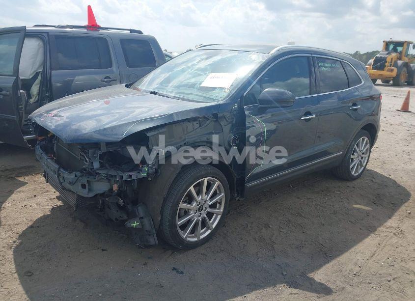 Photo 2 of 2019 Lincoln Mkc RESERVE (VIN 5LMCJ3C94KUL22859)