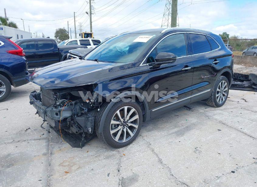 Photo 2 of 2019 Lincoln Mkc RESERVE (VIN 5LMCJ3C97KUL45195)
