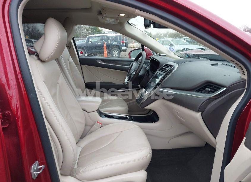 Photo 5 of 2019 Lincoln Mkc RESERVE (VIN 5LMCJ3C98KUL21679)