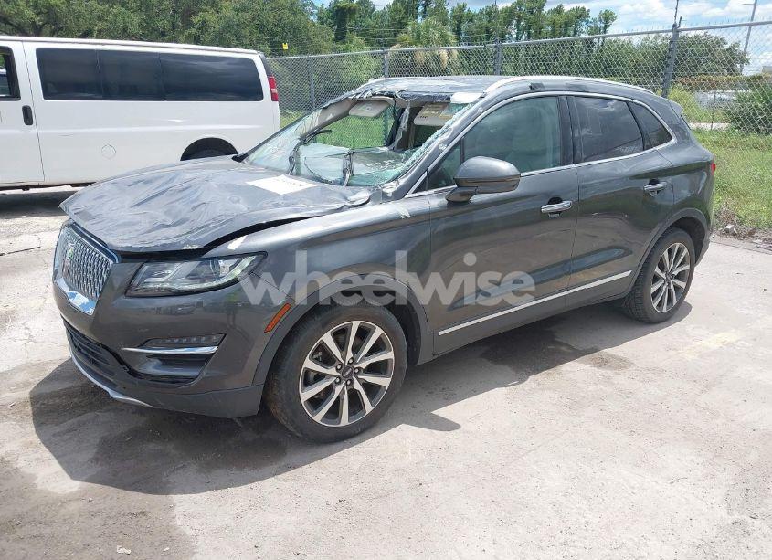 Photo 2 of 2019 Lincoln Mkc RESERVE (VIN 5LMCJ3C99KUL03532)