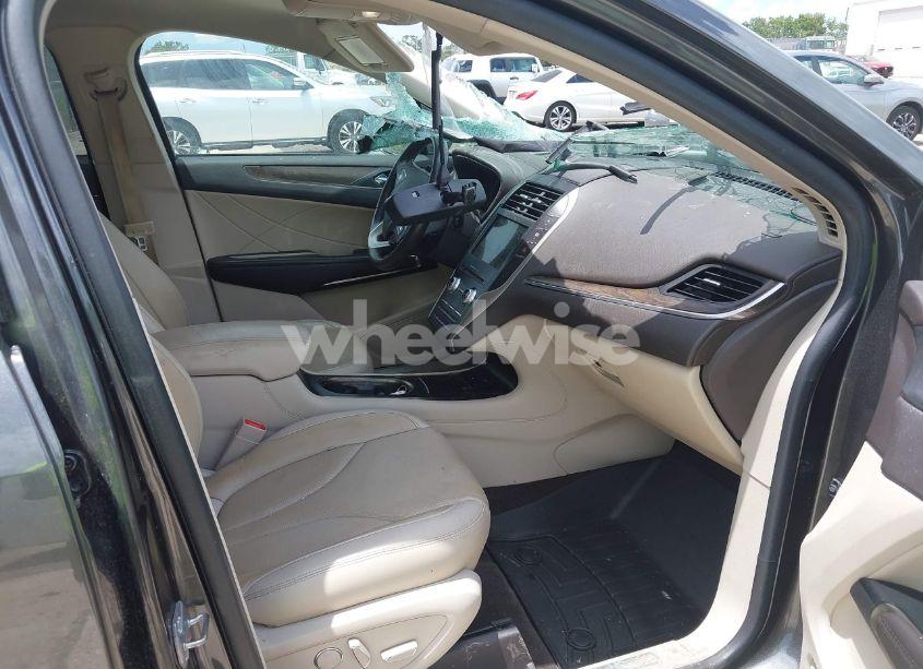 Photo 5 of 2019 Lincoln Mkc RESERVE (VIN 5LMCJ3C99KUL03532)