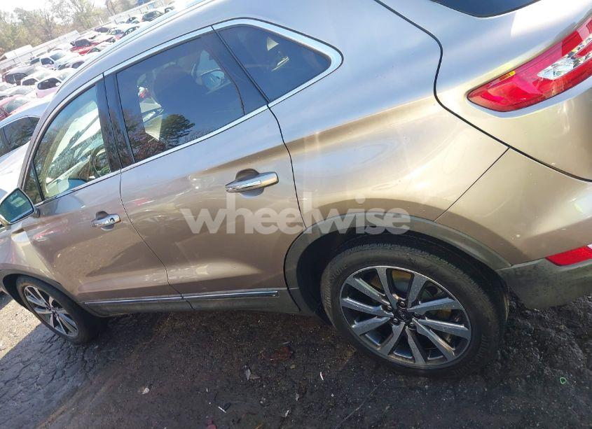 Photo 14 of 2019 Lincoln Mkc RESERVE (VIN 5LMCJ3C9XKUL03605)