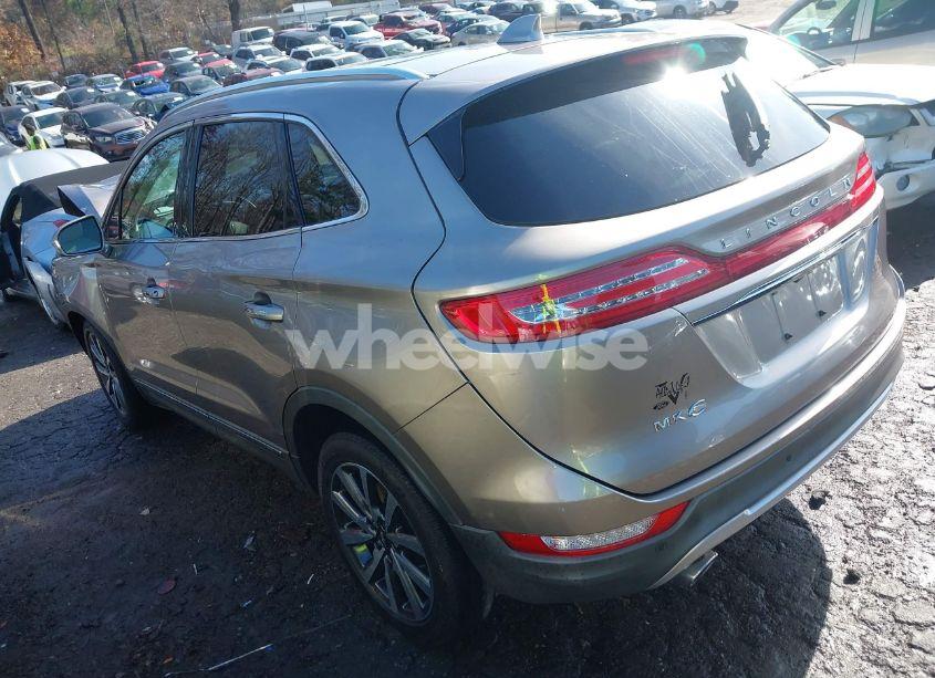 Photo 3 of 2019 Lincoln Mkc RESERVE (VIN 5LMCJ3C9XKUL03605)