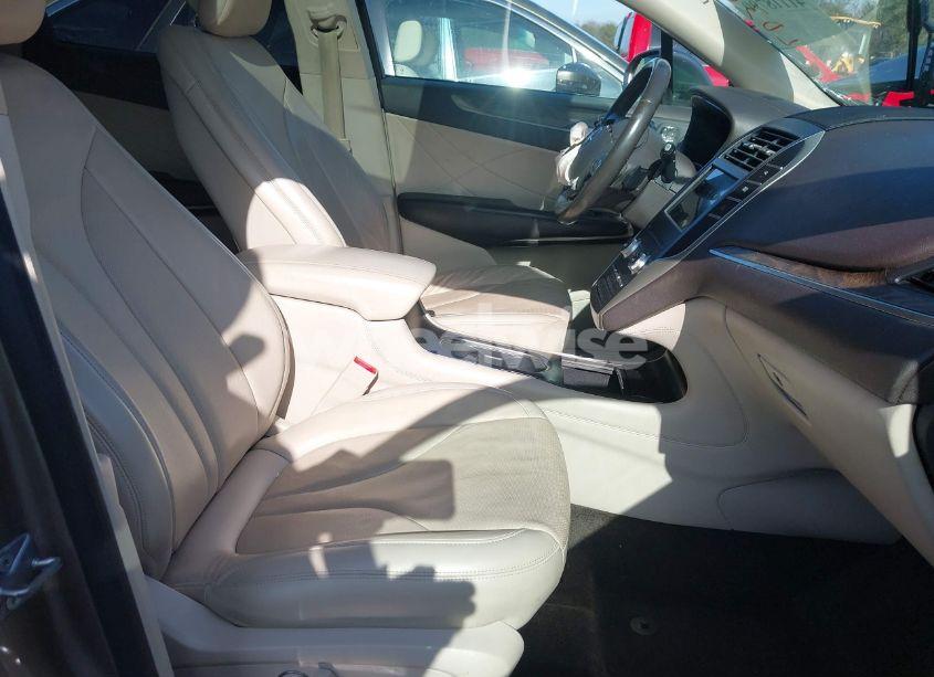 Photo 5 of 2019 Lincoln Mkc RESERVE (VIN 5LMCJ3C9XKUL03605)