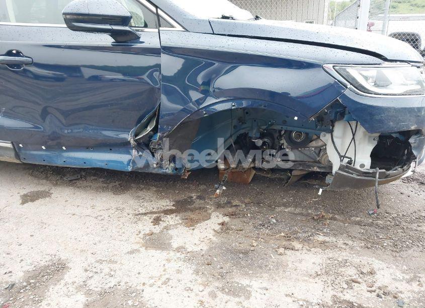 Photo 6 of 2018 Lincoln Mkc RESERVE (VIN 5LMCJ3D91JUL28728)