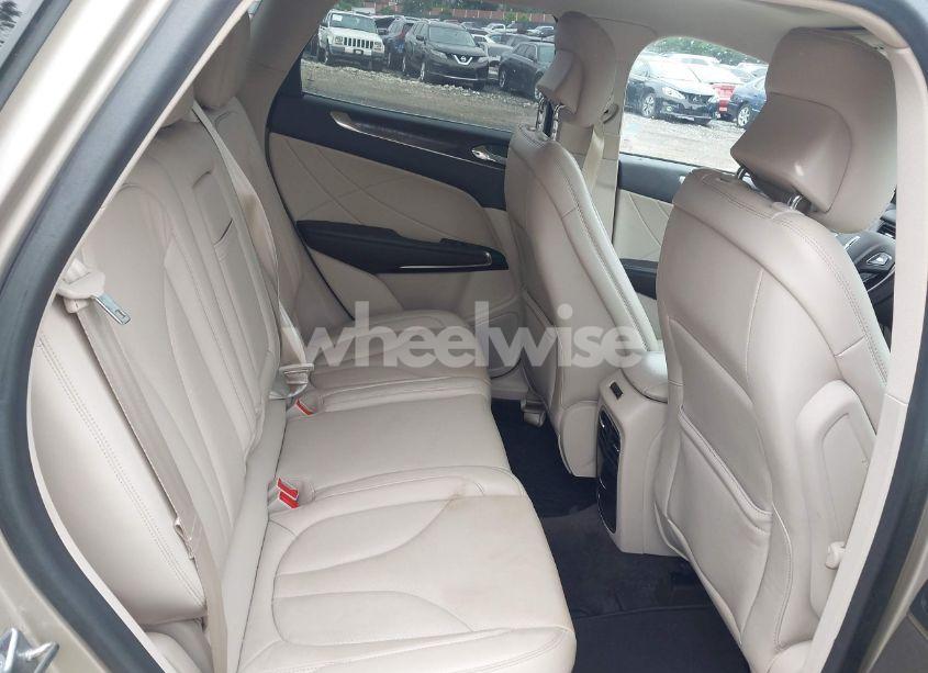 Photo 8 of 2017 Lincoln Mkc RESERVE (VIN 5LMCJ3D93HUL57805)