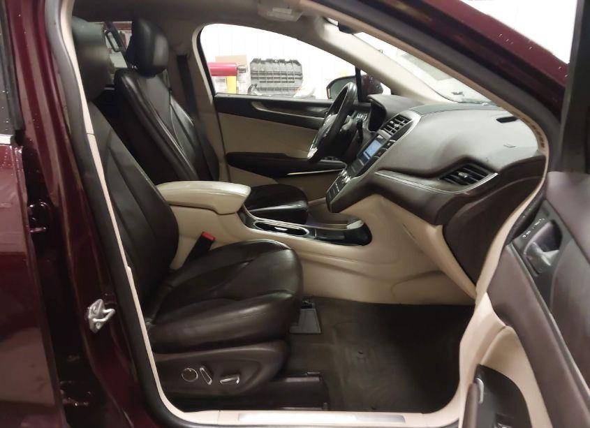 Photo 5 of 2019 Lincoln Mkc RESERVE (VIN 5LMCJ3D96KUL38298)