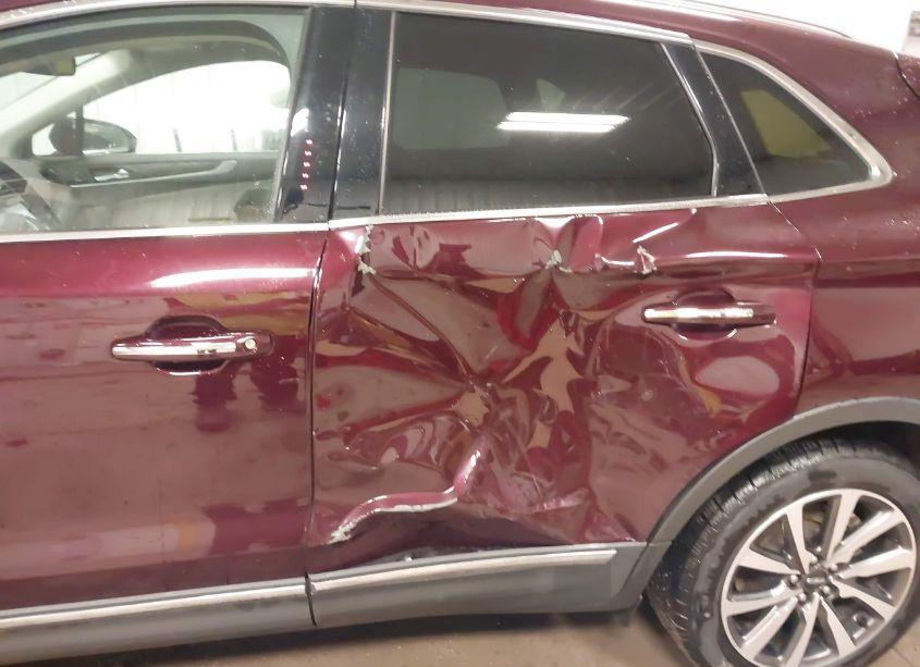 Photo 6 of 2019 Lincoln Mkc RESERVE (VIN 5LMCJ3D96KUL38298)