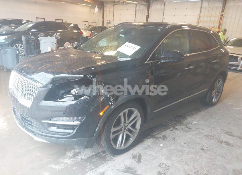 Photo 2 of 2019 Lincoln Mkc RESERVE (VIN 5LMCJ3D98KUL17162)