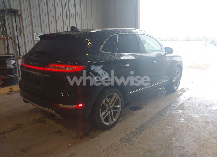 Photo 4 of 2019 Lincoln Mkc RESERVE (VIN 5LMCJ3D98KUL17162)