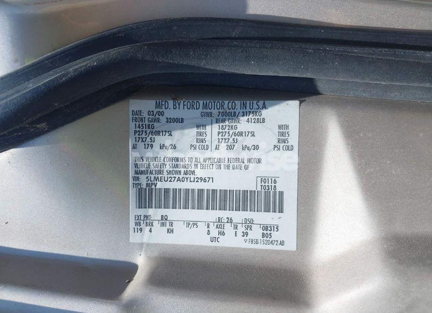 Photo 9 of 2000 Lincoln Navigator N/A (VIN 5LMEU27A0YLJ29671)