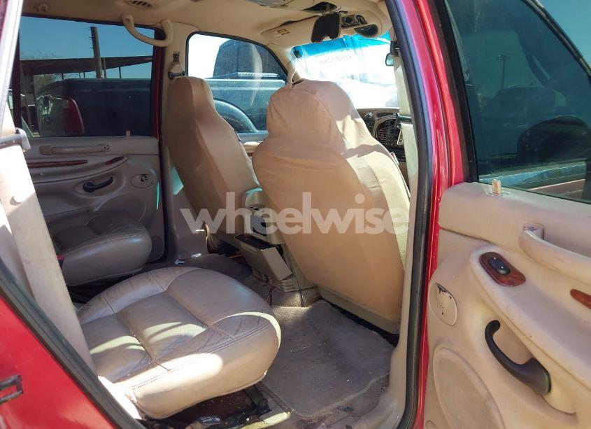 Photo 8 of 2000 Lincoln Navigator N/A (VIN 5LMEU27A0YLJ37849)