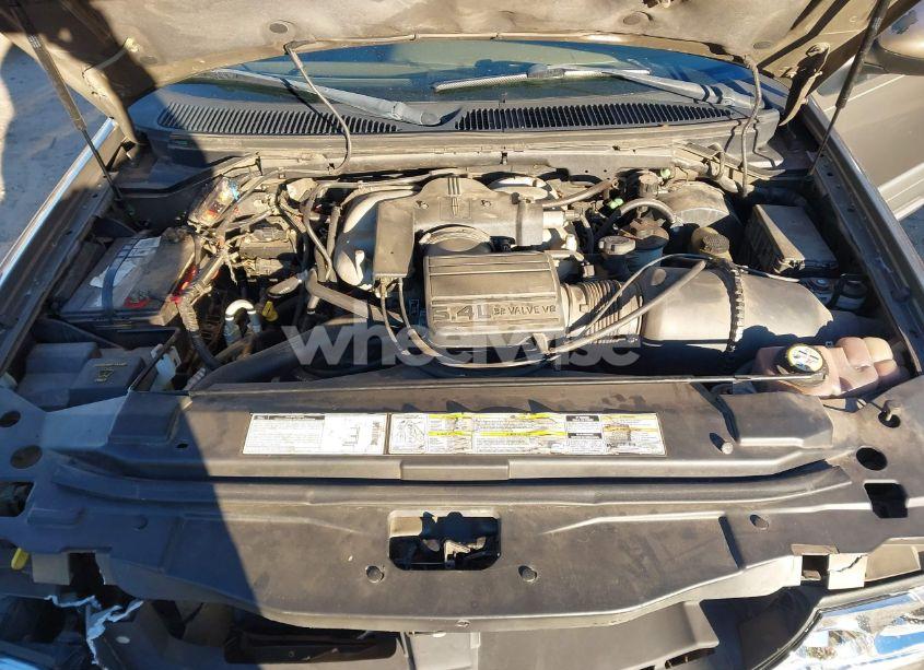 Photo 10 of 2002 Lincoln Navigator N/A (VIN 5LMEU27R02LJ09384)