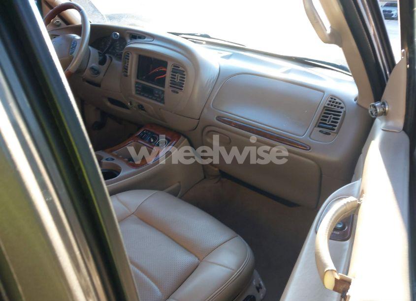 Photo 5 of 2002 Lincoln Navigator N/A (VIN 5LMEU27R02LJ09384)