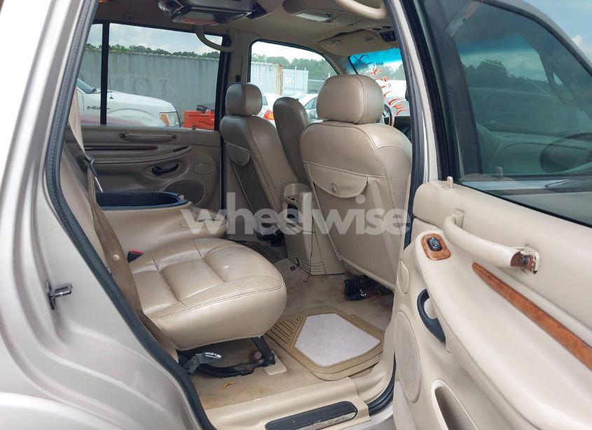 Photo 8 of 2001 Lincoln Navigator N/A (VIN 5LMEU27R41LJ12030)