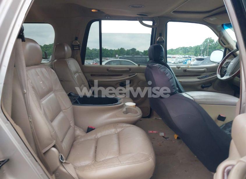 Photo 8 of 2002 Lincoln Navigator N/A (VIN 5LMEU27R42LJ13017)