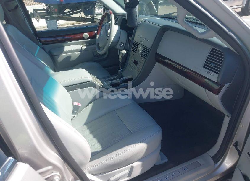 Photo 5 of 2005 Lincoln Aviator N/A (VIN 5LMEU68H45ZJ06941)