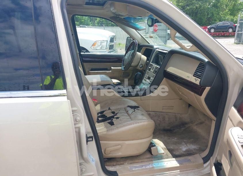 Photo 5 of 2005 Lincoln Aviator N/A (VIN 5LMEU88H85ZJ14746)