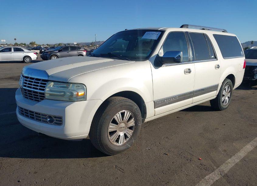 Photo 2 of 2007 Lincoln Navigator L (VIN 5LMFL27597LJ09895)