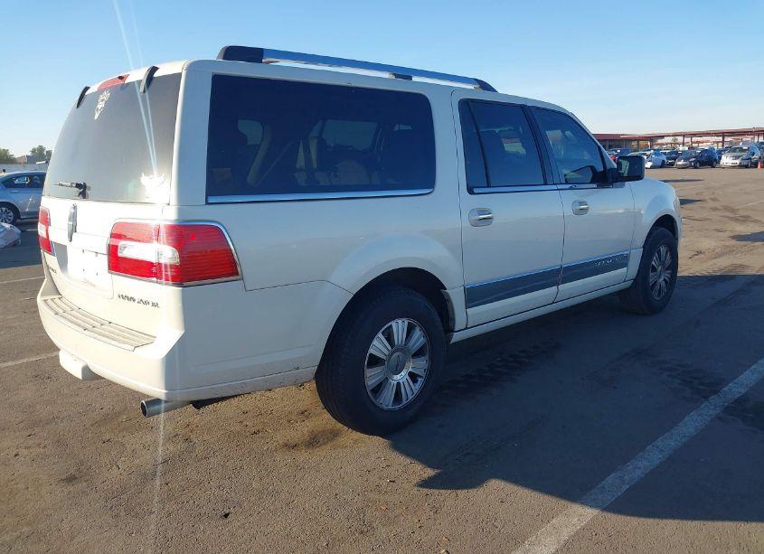 Photo 4 of 2007 Lincoln Navigator L (VIN 5LMFL27597LJ09895)