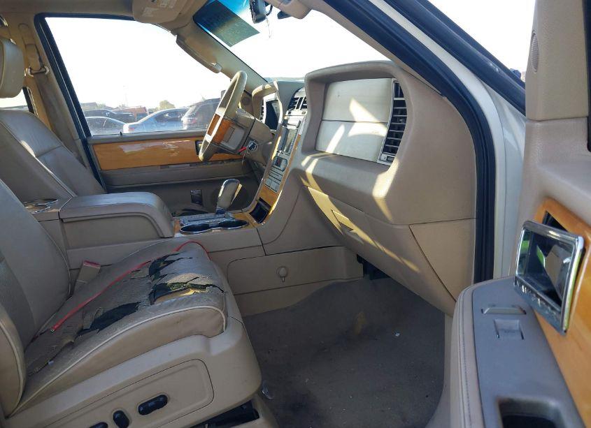 Photo 5 of 2007 Lincoln Navigator L (VIN 5LMFL27597LJ09895)