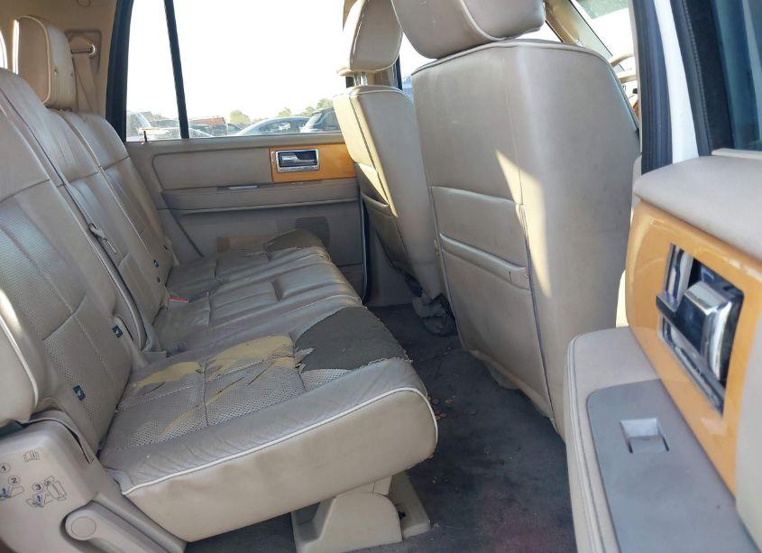 Photo 8 of 2007 Lincoln Navigator L (VIN 5LMFL27597LJ09895)