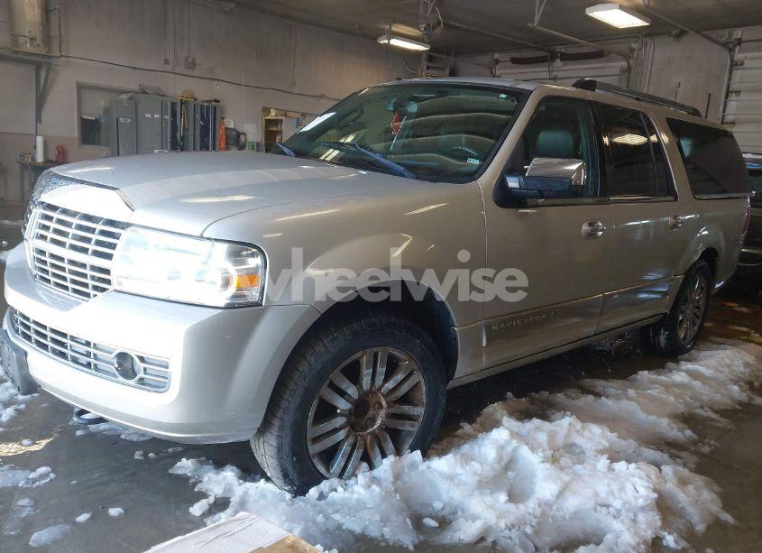Photo 2 of 2007 Lincoln Navigator L (VIN 5LMFL28537LJ14461)