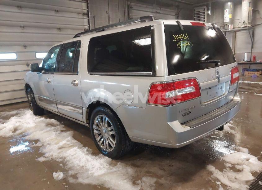 Photo 3 of 2007 Lincoln Navigator L (VIN 5LMFL28537LJ14461)