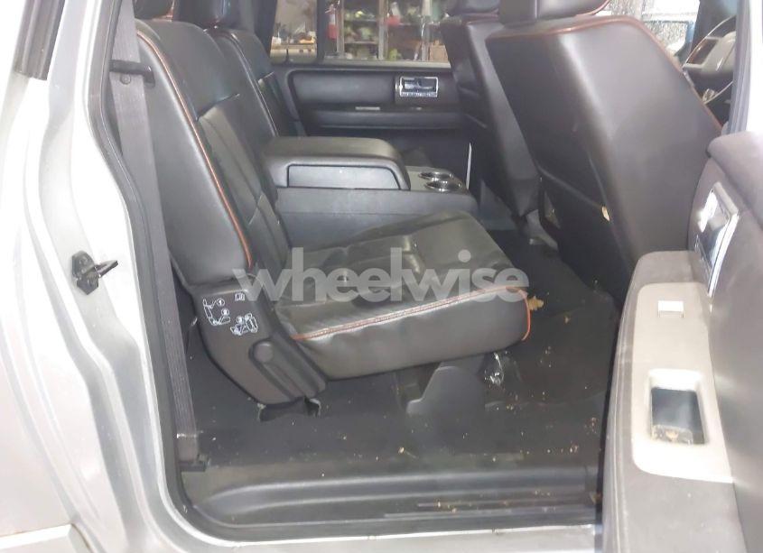 Photo 8 of 2007 Lincoln Navigator L (VIN 5LMFL28537LJ14461)