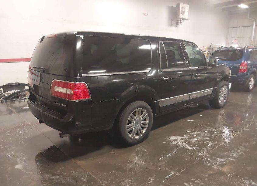 Photo 4 of 2007 Lincoln Navigator L (VIN 5LMFL28557LJ16938)